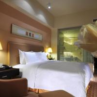 Двухместный (Номер с кроватью размера «king-size» и ванной для гостей с ограниченными возможностями здоровья — Для некурящих) отеля Holiday Inn Xi'an Greenland Century City, Сиань