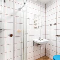 Номер (Общий десятиместный номер для мужчин и женщин) хостела Luxhostel24, Варшава