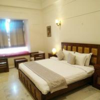Одноместный (Улучшенный одноместный номер) отеля Hotel RAJBAGH Palace, Джайпур