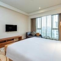 Сьюит (Улучшенный люкс) отеля Holiday Inn Shanghai Hongqiao, Шанхай