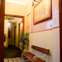 Двухместный (Двухместный номер с 2 отдельными кроватями и общей ванной комнатой) хостела Prague Square Hostel, Прага