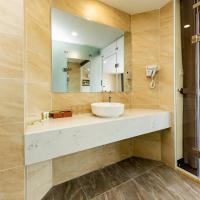 Двухместный (Двухместный номер с двуспальной кроватью и дополнительной кроватью) отеля TuBong Hotel Private Enterprise, Нячанг