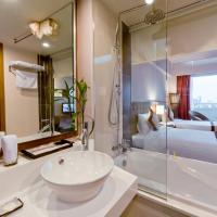 Двухместный (Двухместный номер Делюкс с 2 отдельными кроватями и видом на реку) отеля Muong Thanh Holiday Hue Hotel, Хюэ