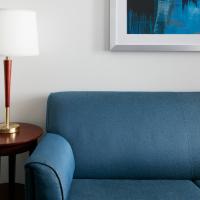 Трехместный (Улучшенный номер с кроватью размера «queen-size») отеля Club Quarters Hotel, Wacker at Michigan, Чикаго