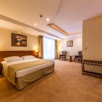 Сьюит (Upgraded Suite, 1 King Bed, Non Smoking) отеля Ramada Hotel & Suites Bucharest North, Бухарест