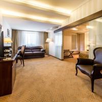 Сьюит (1 King Bed Non Smoking Suite) отеля Ramada Hotel & Suites Bucharest North, Бухарест