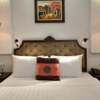 Двухместный (Улучшенный номер с кроватью размера «queen-size») отеля Labevie Hotel, Ханой