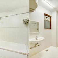 Двухместный ([Sanitized] Superior Double Room) отеля Treebo Rockwell Plaza, Нью-Дели