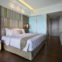 Двухместный (Work from Bali - Grand Deluxe Balcony Room King/Twin) курортного отеля The Crystal Luxury Bay Resort Nusa Dua, Нуса Дуа