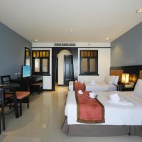 Двухместный (Улучшенный двухместный номер с 1 кроватью или 2 отдельными кроватями, вид на бассейн) курортного отеля Woraburi Phuket Resort & Spa, Пхукет