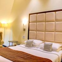 Двухместный (Deluxe Double Room with 25% Discount on Food & Beverages) отеля Hotel Royal Orchid, Бангалор