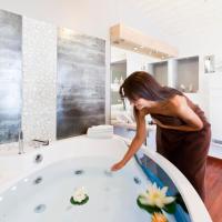 Сьюит (Balneo Junior Suite - 1h Free Spa Access) отеля Hôtel Restaurant & Spa Plaisir, Ре