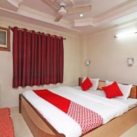 Трехместный (Классический трехместный номер) отеля OYO 29941 Hotel Hukum Palace, Нью-Дели