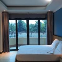 Четырехместный (Четырехместный номер Делюкс) отеля Hon Ngu Hotel, Винь