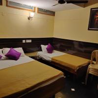 Трехместный (Трехместный номер «Комфорт» с душем) отеля SwathiSri Residency, Тируваннамалай