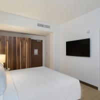 Трехместный (Номер с 1 кроватью размера «king-size») курортного отеля Hyatt Centric Waikiki Beach, Гонолулу