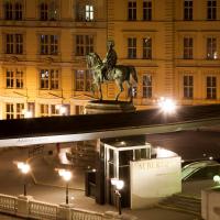 Сьюит (Двухуровневый люкс с видом на государственный оперный театр - верхний этаж) отеля The Guesthouse Vienna, Вена