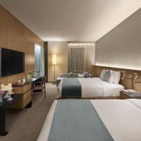 Четырехместный (Улучшенный номер с 2 кроватями размера «queen-size») отеля The Knickerbocker, Нью-Йорк