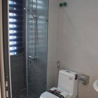 Двухместный (Двухместный номер с 2 отдельными кроватями и окном) семейного отеля Nemo Homestay, Хюэ