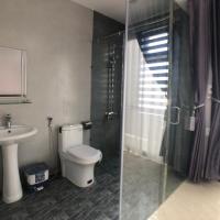 Двухместный (Двухместный номер с 1 кроватью и балконом) семейного отеля Nemo Homestay, Хюэ