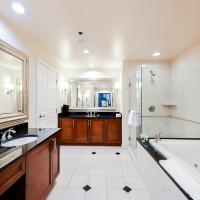 Сьюит (Представительские апартаменты в пентхаусе с 1 спальней, балконом и видом на город) апарт-отеля Signature Rental by Owner Direct, Лас-Вегас