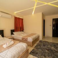 Трехместный (Трехместный номер с балконом) хостела Gardenia Pyramids view inn, Каир