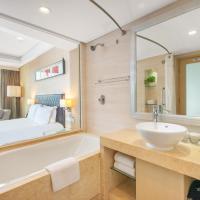 Двухместный (1 King Premium Garden View) отеля Holiday Inn Qingdao Parkview, Циндао