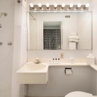 Двухместный (Номер эконом-класса с кроватью размера «queen-size», без вида) отеля La Jolla Cove Suites, Сан-Диего