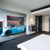 Сьюит (Car Suite) отеля V8 Hotel Köln at MOTORWORLD, Кельн