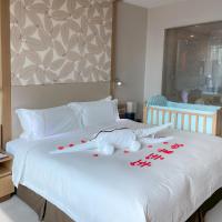 Двухместный (Представительский номер с кроватью размера «queen-size») отеля China Mayors Plaza, Гуанчжоу