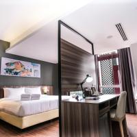 Двухместный (Grand Deluxe King Suite - Non-Smoking) отеля Days Hotel & Suites by Wyndham Fraser Business Park KL, Куала-Лумпур