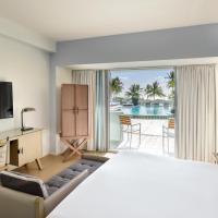 Двухместный (Номер с кроватью размера «king-size» и видом на бассейн) отеля Hotel Victor South Beach, Майами-Бич