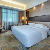 Трехместный (1 King Room Standard  Accessible) отеля Crowne Plaza Foshan, Фошань