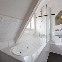 Двухместный (Двухместный номер "Комфорт" с гидромассажной ванной) отеля Hotel Villa Breeburg, Берген (Северная Голландия)