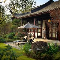 Вилла (Royal West Lake Villa) отеля Four Seasons Hotel Hangzhou at West Lake, Ханчжоу