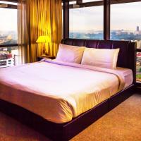 Апартаменты (Family King Suite with Pool View (with Late Checkout)) апартаментов Eastern Suites @ Times Square KL, Куала-Лумпур