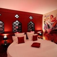 Двухместный (Двухместный номер «Мулен Руж» с 1 круглой кроватью и гидромассажной ванной.) отеля Hotel Design Secret de Paris, Париж