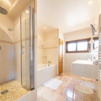 Сьюит (Улучшенный люкс) отеля Hotel Brin d'Azur, Сен-Тропе