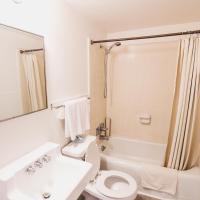 Студио (Номер-студио Делюкс с 2 кроватями размера «queen-size» и полностью оборудованной кухней) отеля Royal Grove Waikiki, Гонолулу