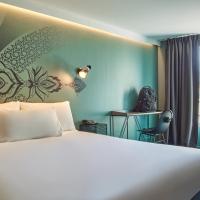 Трехместный (Standard Room with Double Bed and Sofabed) отеля Hôtel Sibour, Париж