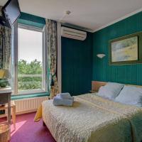 Двухместный (Небольшой двухместный номер с 1 кроватью) отеля Hôtel Saint Jean, Оранж