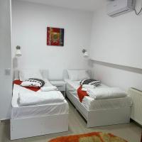 Двухместный (Улучшенный двухместный номер с 2 отдельными кроватями) хостела Hostel Tripoli, Бухарест