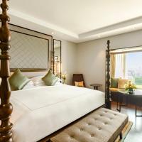 Сьюит (Grande Luxury Suite With Club Access & Airport Pickup) отеля Taj Coromandel, Ченнаи