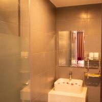 Двухместный (Номер Делюкс с кроватью размера «queen-size») отеля Lavie Hotel, Ханой