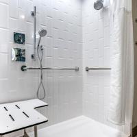 Четырехместный (Queen Room with Two Queen Beds and Sofa Bed - Accessible/Non Smoking) отеля Cambria Hotel Orlando Airport, Орландо