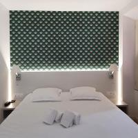 Четырехместный (Quadruple Room with Mountain & Sea View) отеля Hôtel Bella Vista, Порто