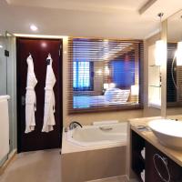 Сьюит (Представительский люкс с 1 спальней) отеля Sofitel Shanghai Hyland, Шанхай