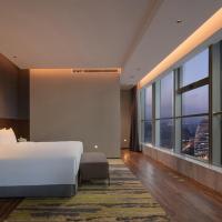 Сьюит (1King Ste Additional Living Area SmartRm) отеля Holiday Inn Beijing Focus Square, Пекин