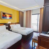 Четырехместный (Четырехместный номер с балконом) отеля ALADIN Hotel Nha Trang, Нячанг