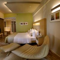 Двухместный (Deluxe Double or Twin Room With 4 Hrs Early Check-In or Late Check -Out) отеля The Raintree, Anna Salai, Ченнаи